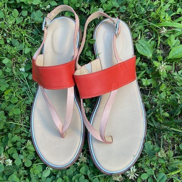 Clark  Thong Sandals  Size 9.5 - Picture 7 of 7
